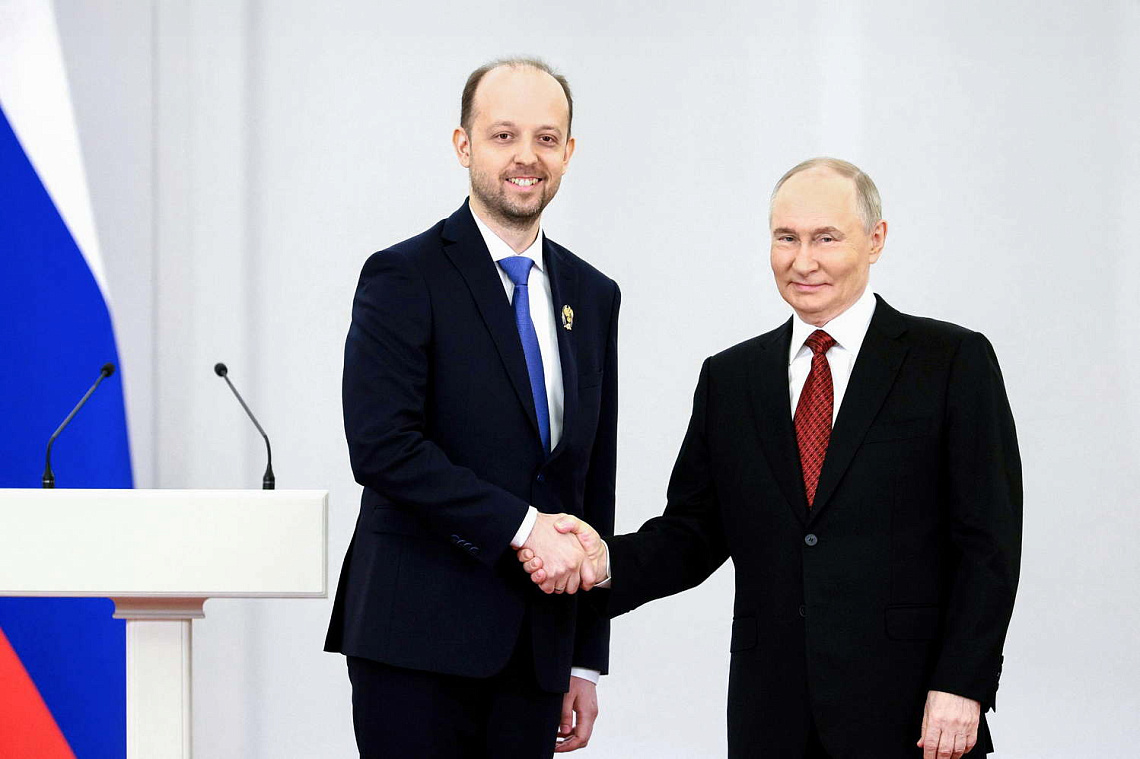 Президент вручил учёному Сириуса знак лауреата Государственной премии России